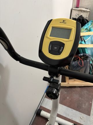 Bicicleta Estática Blanca y Negra