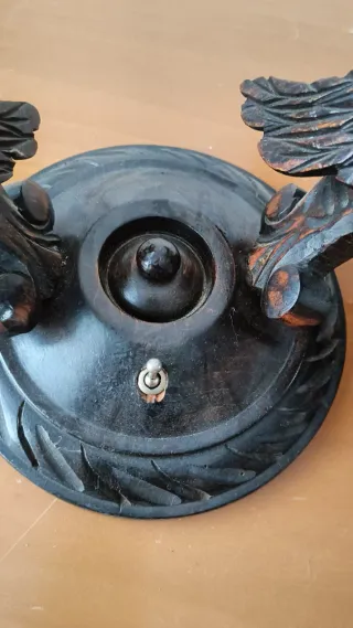 Antiguos apliques de pared de madera