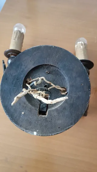 Antiguos apliques de pared de madera