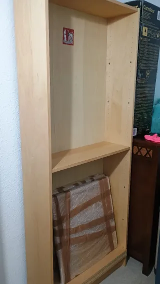 Estantería de madera color beige/marrón