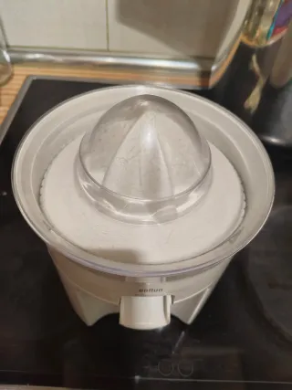 Exprimidor Braun.