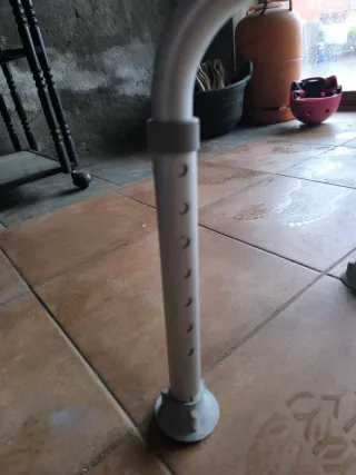 Silla/ Taburete para baño regulable en altura