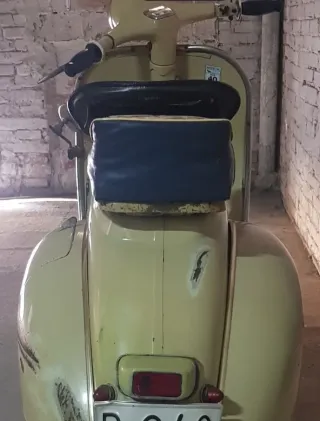 Vespa 125n Scooter