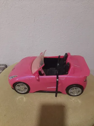 Macchina rosa per bambole