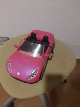 Macchina rosa per bambole