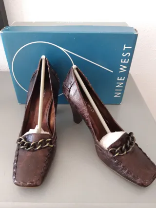 NUEVOS. Tacones Nine West Marrones