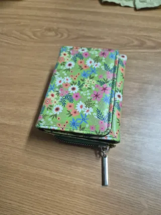 Monedero flores verde