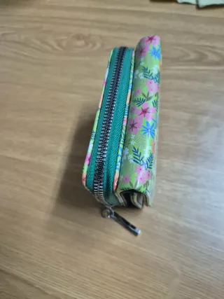 Monedero flores verde