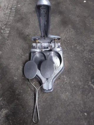 Máquina de hamburguesa profesional en buen estado