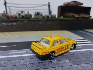 BMW Turbo 325i Amarillo