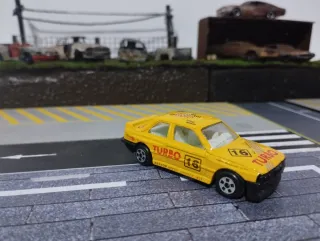 BMW Turbo 325i Amarillo