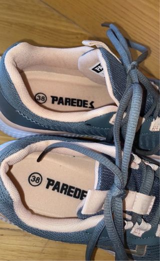 Zapatillas deportivas grises y rosas, Paredes, 38.