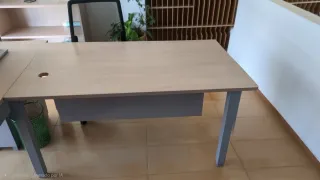 Mesa de escritorio madera y metal