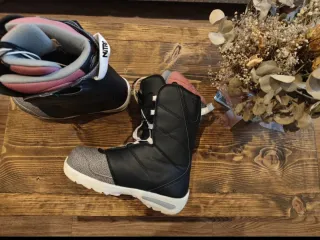 Stivali da snowboard da donna Nitro taglia 38