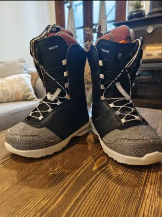 Stivali da snowboard da donna Nitro taglia 38