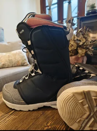 Stivali da snowboard da donna Nitro taglia 38