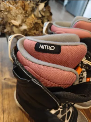 Stivali da snowboard da donna Nitro taglia 38