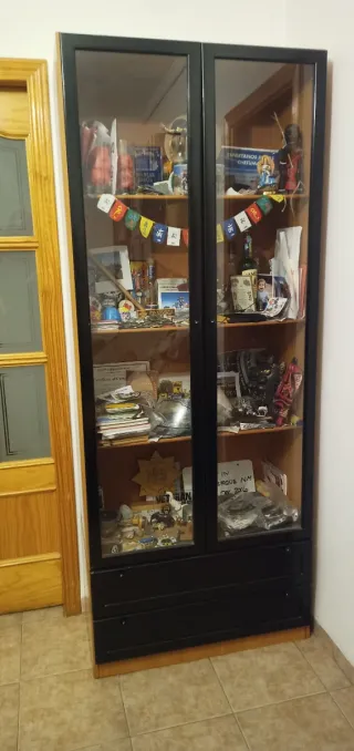 URGE Vitrina expositora madera y cristal