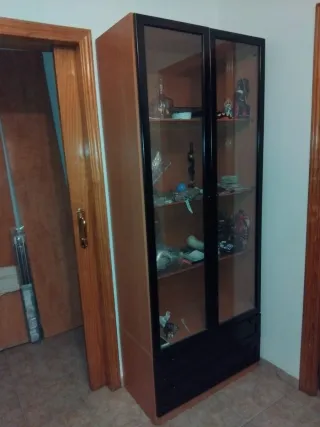 URGE Vitrina expositora madera y cristal