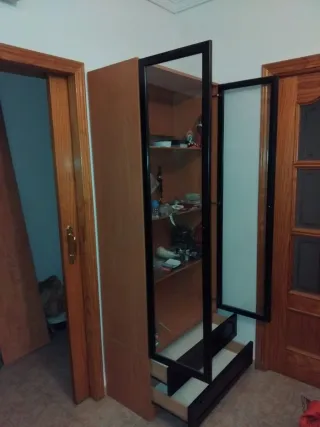 URGE Vitrina expositora madera y cristal