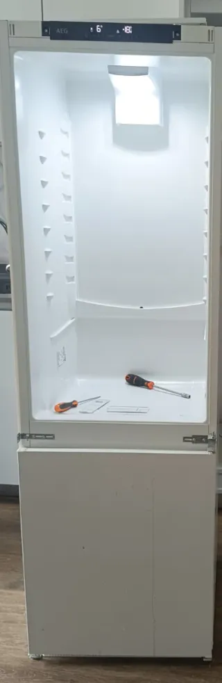 Piezas y accesorios.Nevera AEG 177cm