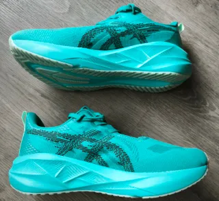 Asics Novablast 5 Talla 44 Nuevas