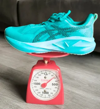 Asics Novablast 5 Talla 44 Nuevas