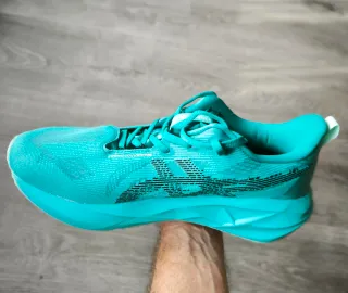 Asics Novablast 5 Talla 44 Nuevas