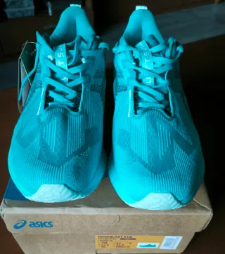 Asics Novablast 5 Talla 44 Nuevas