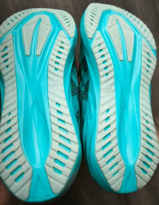 Asics Novablast 5 Talla 44 Nuevas