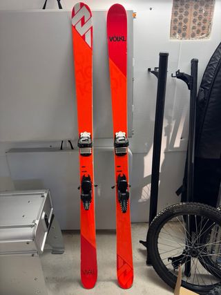 Sci Volkl Wall Freestyle e DPS Traversata wailer