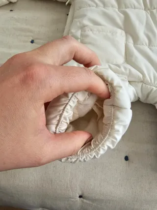 Buzo de bebé acolchado nuevo