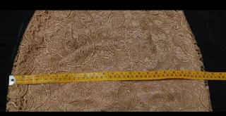 Vestito in pizzo con scollatura sulla schiena