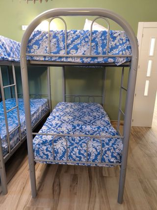 Literas metálicas con colchones