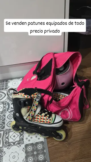 Patines equipados con bolsa y casco. Y proteciones