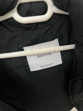 Chaleco Bershka negro corto acolchado