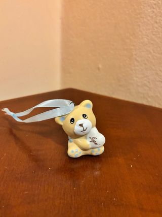 Orsetto in ceramica con fiocco azzurro