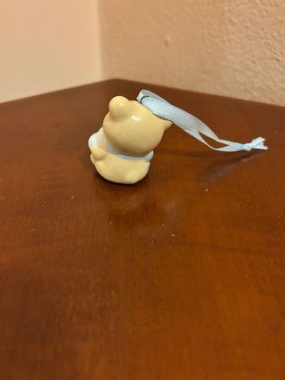 Orsetto in ceramica con fiocco azzurro