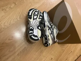 Scarpe Sportive Asics Gel Argento/Bianco