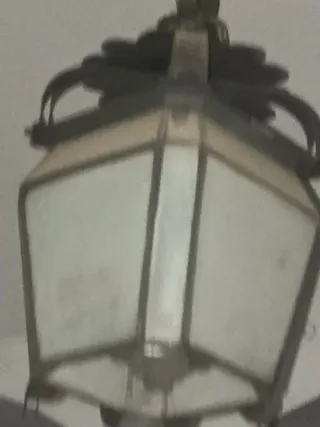 Lámpara colgante antigua de metal y cristal