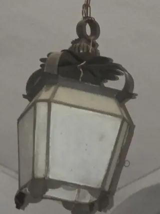 Lámpara colgante antigua de metal y cristal