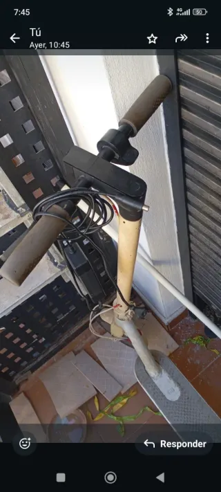 Patinete eléctrico blanco