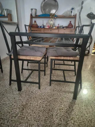 Mesa de comedor + 4 sillas  Ikea