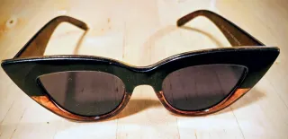 Occhiali da sole neri e marroni