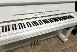 Piano Blanco Vertical KAWAI