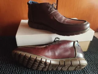 Scarpe in pelle taglia 42. Include regalo scarpe da ginnastica