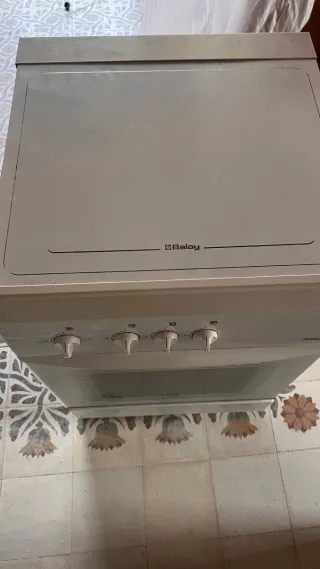 Estufa Balay 3 puestos gas   en buen estado