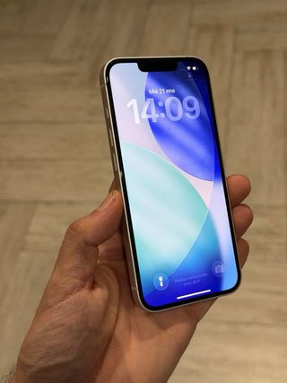 iPhone 16e blanco recién abierto a estrenar