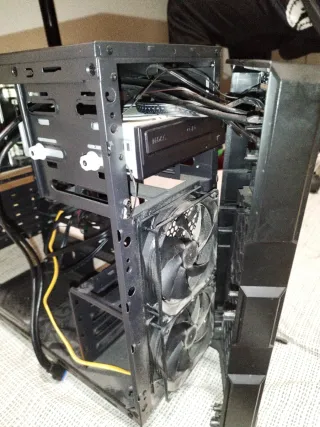 Ordenador gaming averiado