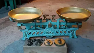 Balanza antigua de dos platos 10Kg